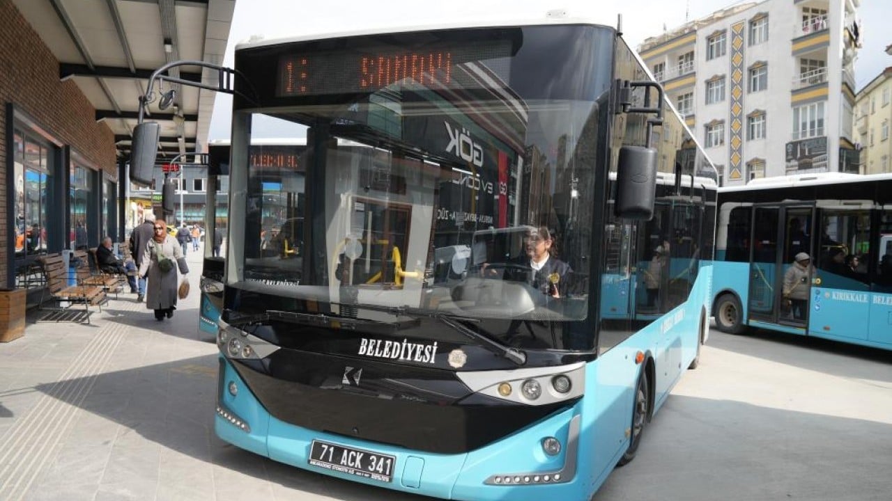 Foto - Azmetti ve sonunda başardı Şehrin tek kadın otobüs şoförü