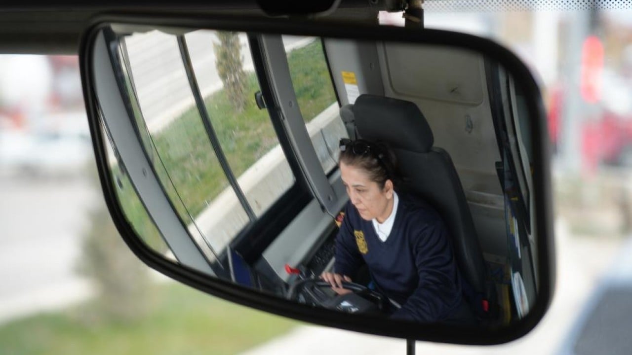 Foto - Azmetti ve sonunda başardı Şehrin tek kadın otobüs şoförü