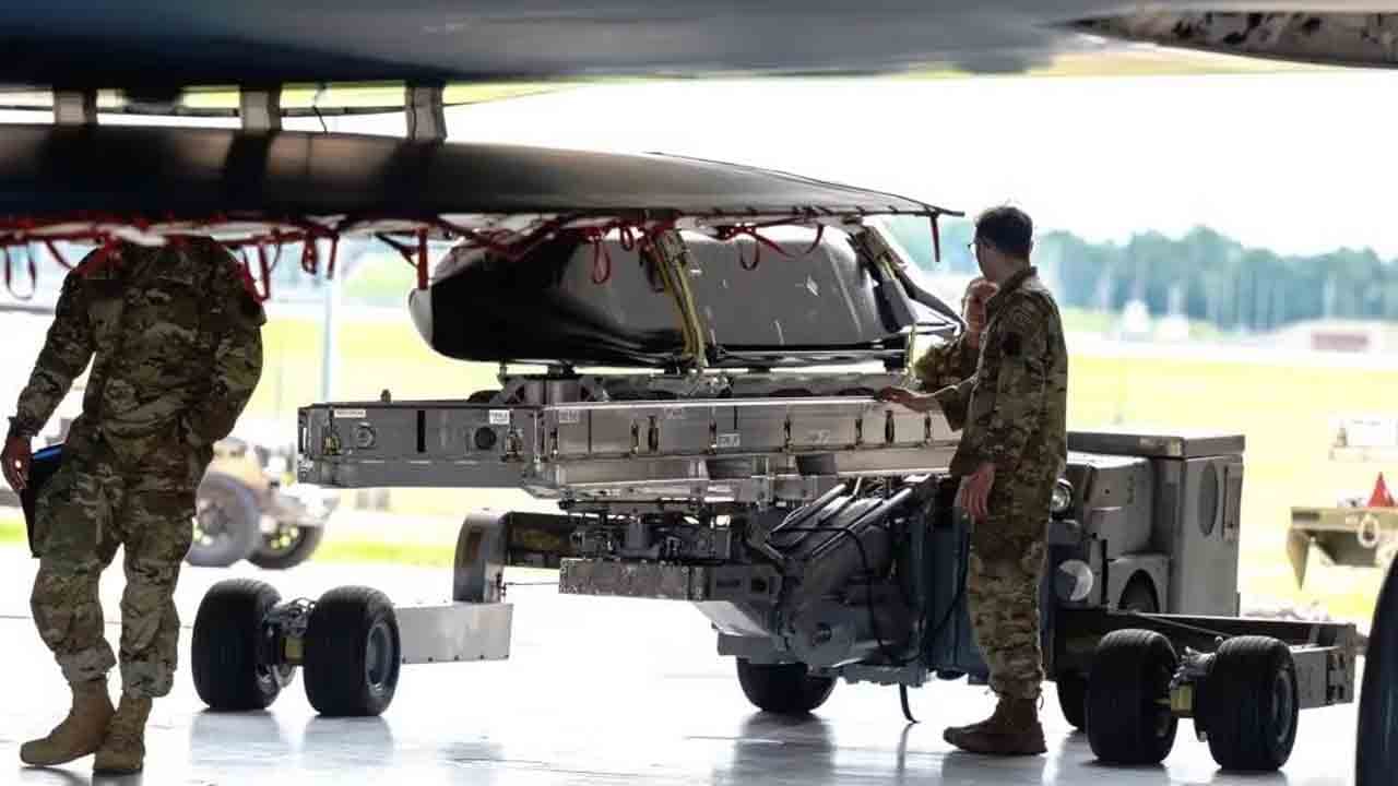 Foto - B-2’den tarihî test: Pasifik’te hedef gemi batırıldı!