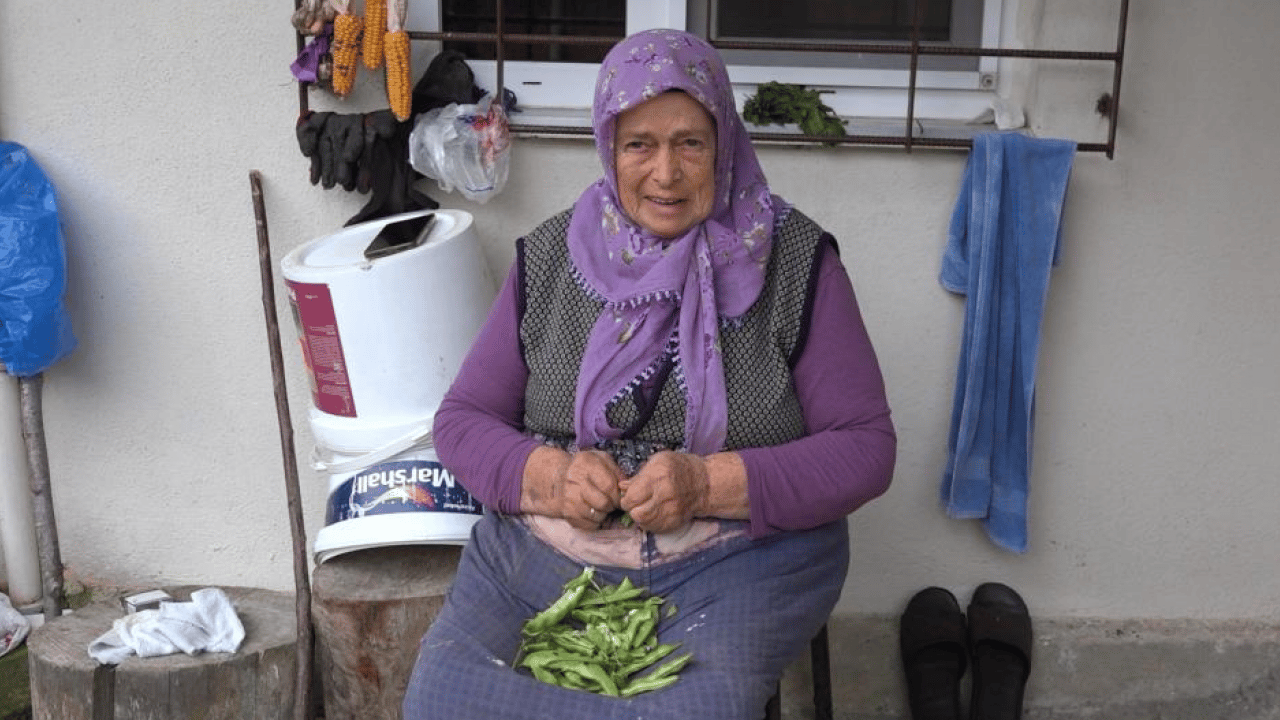 Foto - Baba yadigârı evi "hatırası var" diye yıkmaya kıyamadılar: Ahşap evi koruyup, yanına yeni bina yaptılar