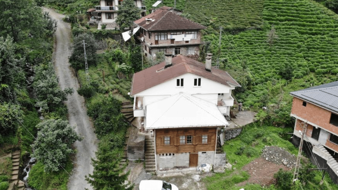 Foto - Baba yadigârı evi "hatırası var" diye yıkmaya kıyamadılar: Ahşap evi koruyup, yanına yeni bina yaptılar