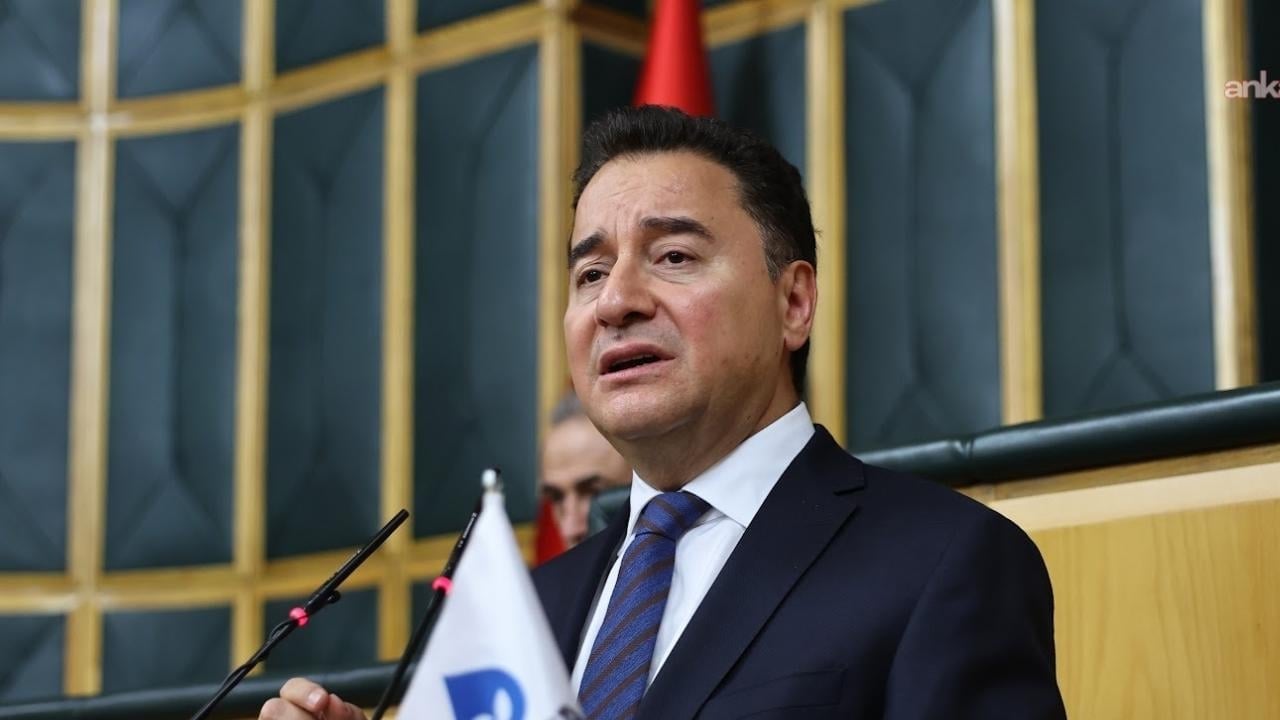 Foto - Babacan resti çekti: Uzatırlarsa o siciller açılır, her şey ortaya saçılır