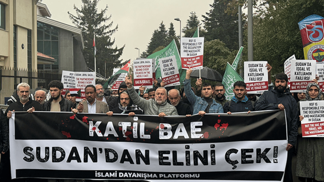 Foto - BAE Konsolosluğu önünde Sudan halkına destek: Zalim Nahyan hesap verecek!