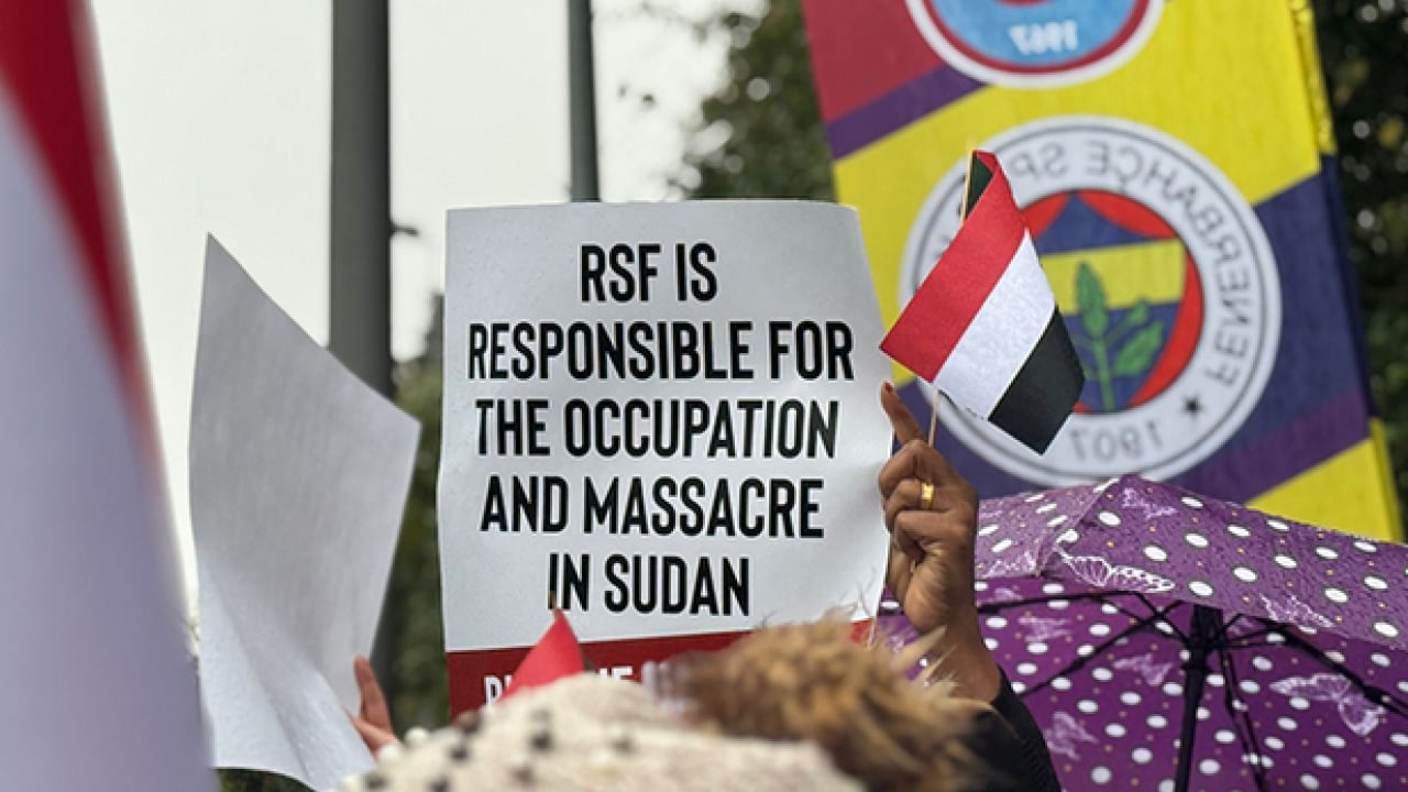 Foto - BAE Konsolosluğu önünde Sudan halkına destek: Zalim Nahyan hesap verecek!