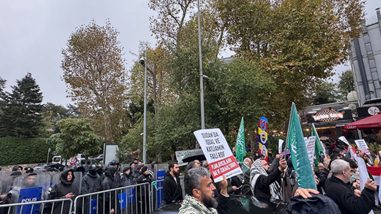 Foto - BAE Konsolosluğu önünde Sudan halkına destek: Zalim Nahyan hesap verecek!