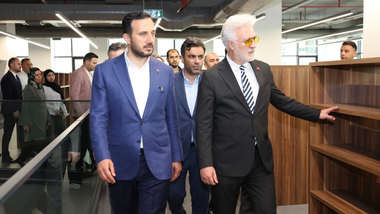 Foto - Bağcılar’daki tiyatro binasında müthiş özellikler! Tamer Karadağlı hayran kaldı!