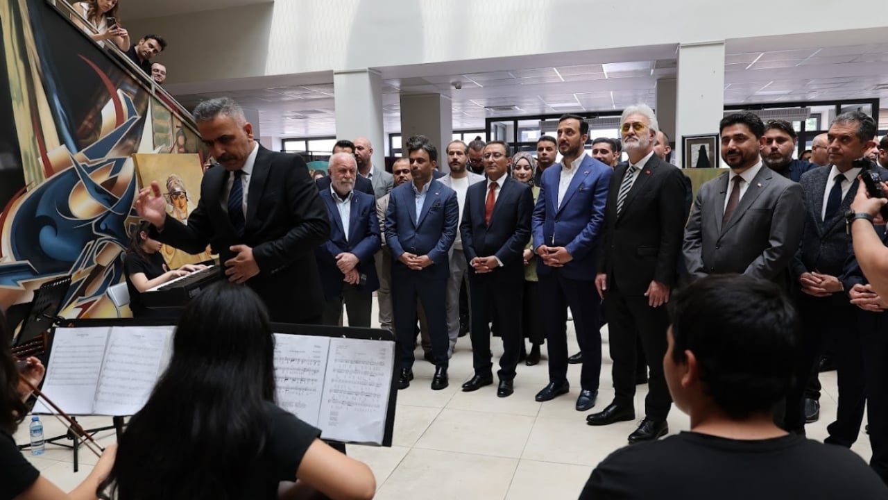 Foto - Bağcılar’daki tiyatro binasında müthiş özellikler! Tamer Karadağlı hayran kaldı!