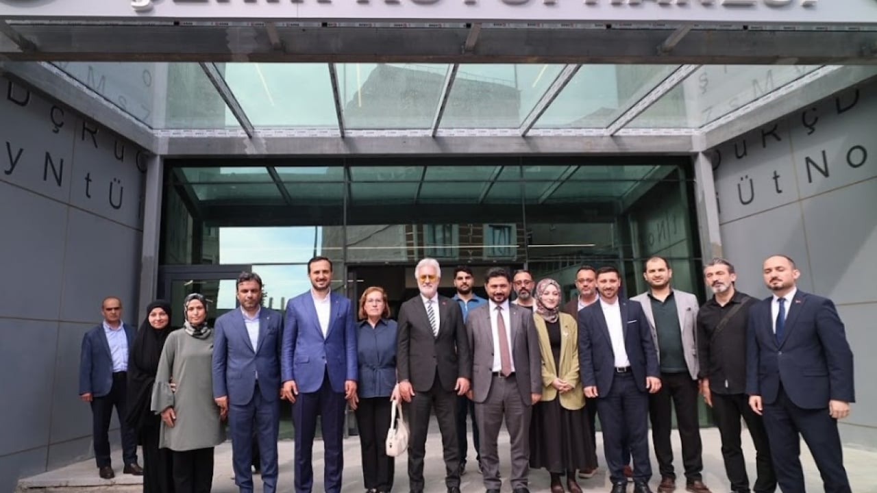 Foto - Bağcılar’daki tiyatro binasında müthiş özellikler! Tamer Karadağlı hayran kaldı!