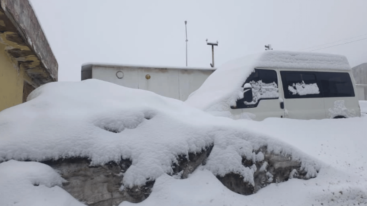 Baharı bekliyorlardı ama..! O kent yeniden beyaza büründü
