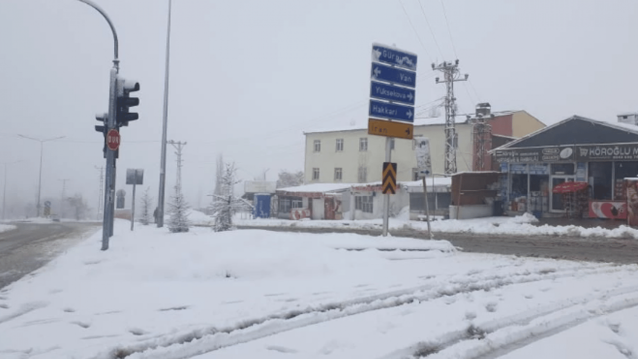 Foto - Baharı bekliyorlardı ama..! O kent yeniden beyaza büründü