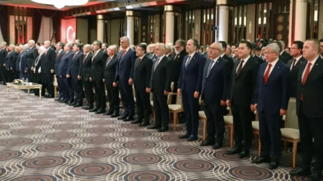 Foto - Bahçeli 29 Ekim resepsiyonuna katılmadı! Sinan Burhan 'bundan rahatsız' diyerek açıkladı