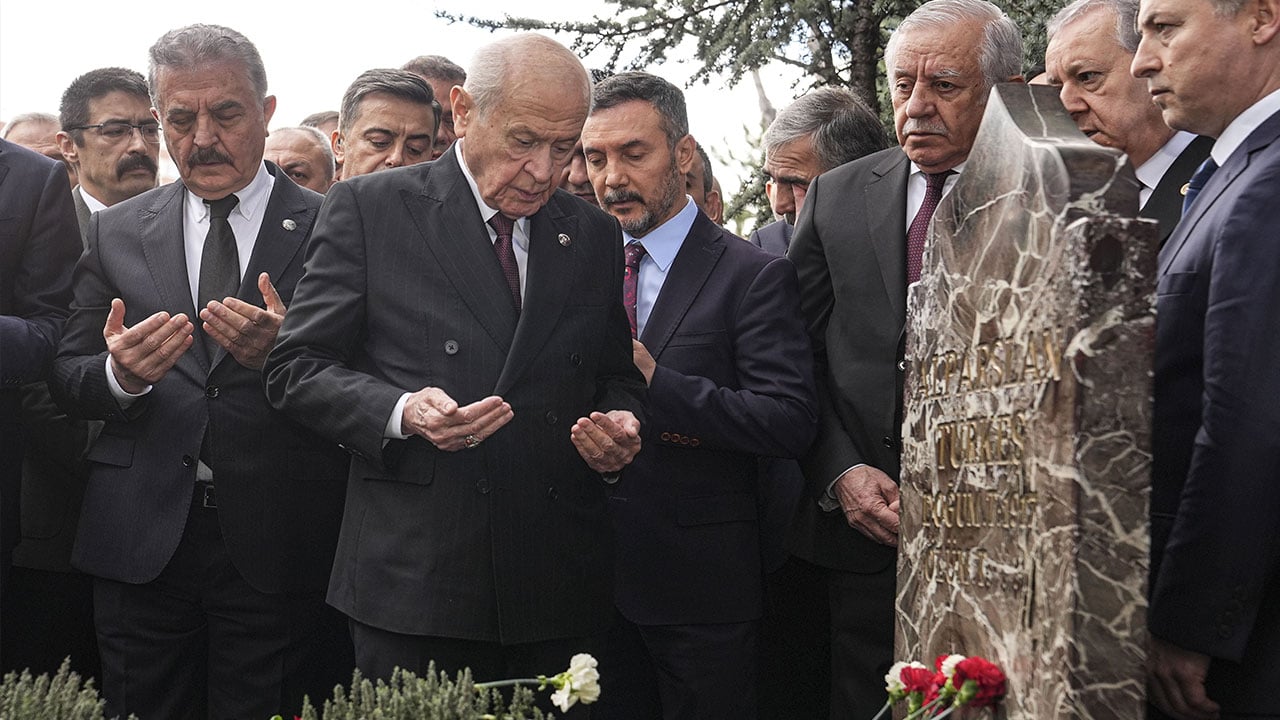 Foto - Bahçeli, Türkeş'in kabrini ziyaret etti