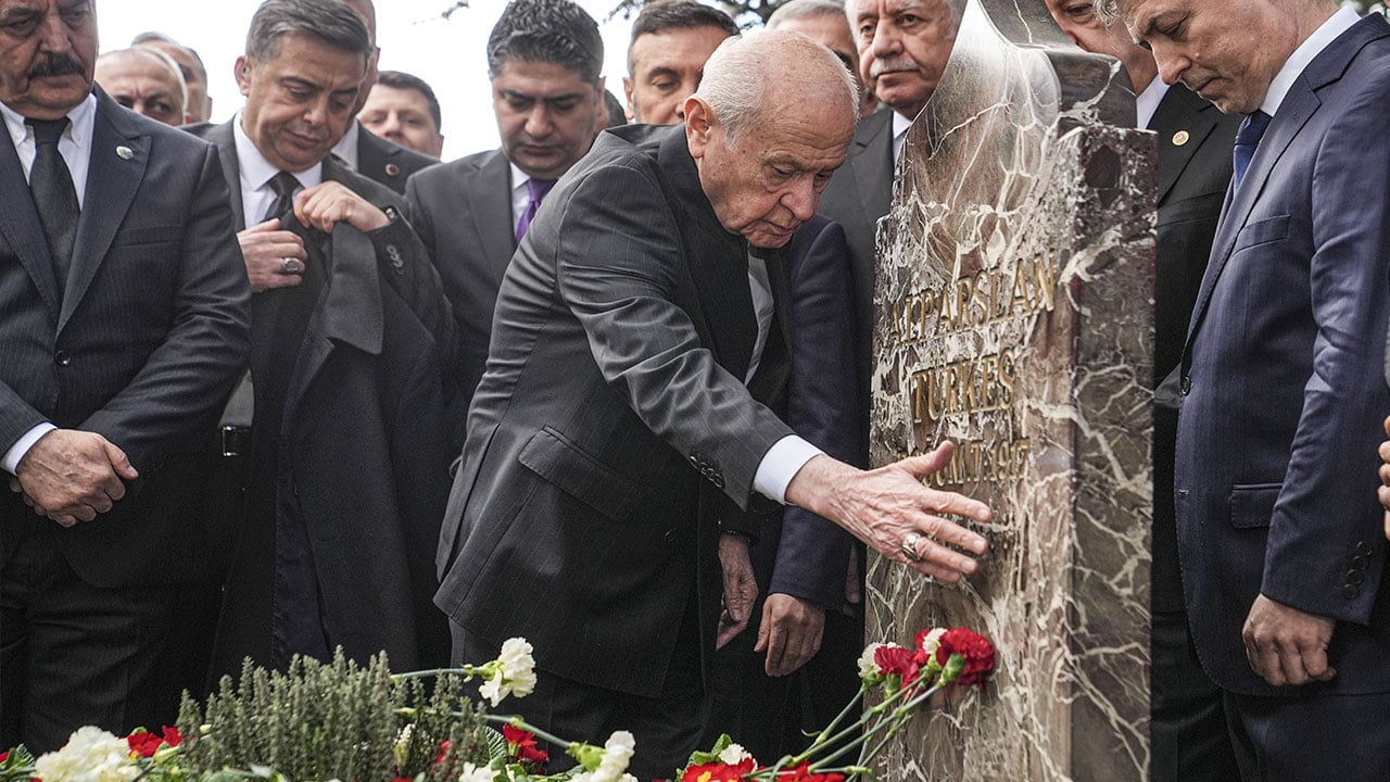 Foto - Bahçeli, Türkeş'in kabrini ziyaret etti