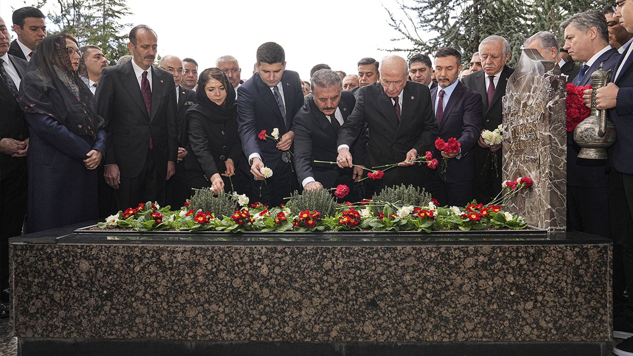 Foto - Bahçeli, Türkeş'in kabrini ziyaret etti