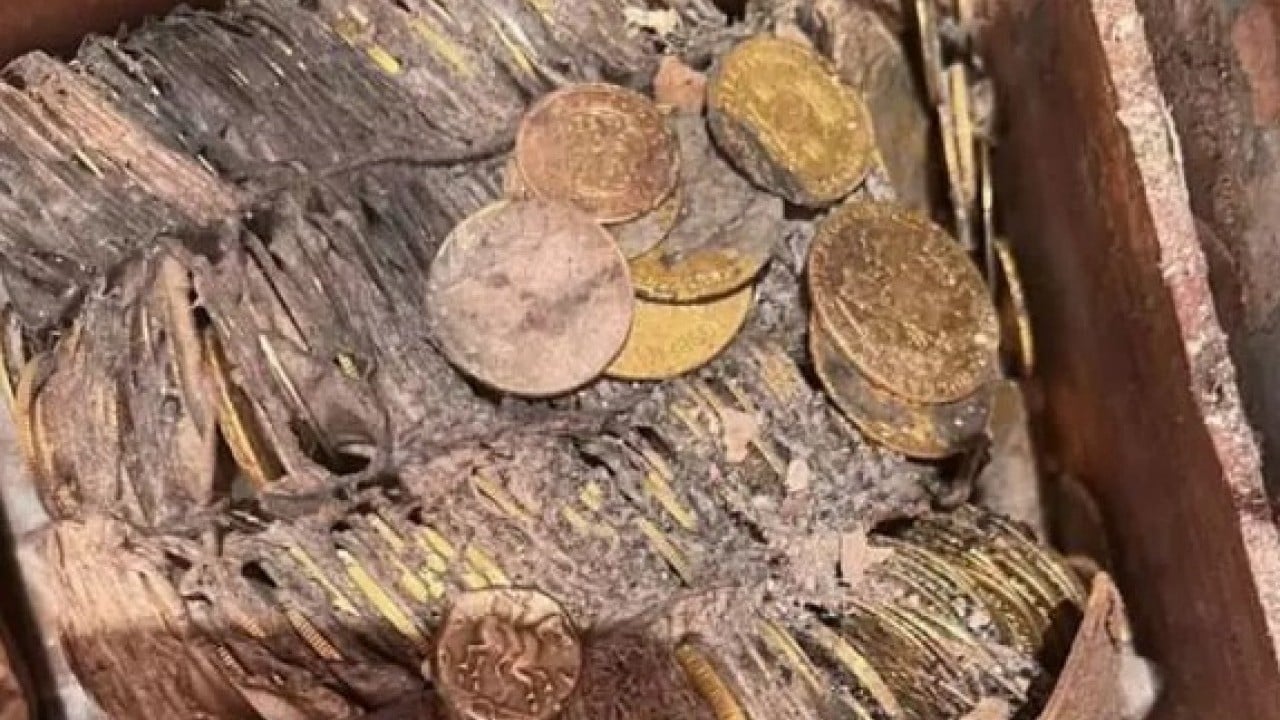 Foto - Bahçesini kazdı servet ortaya çıktı! Bir tanesinin değeri 52 milyon TL!