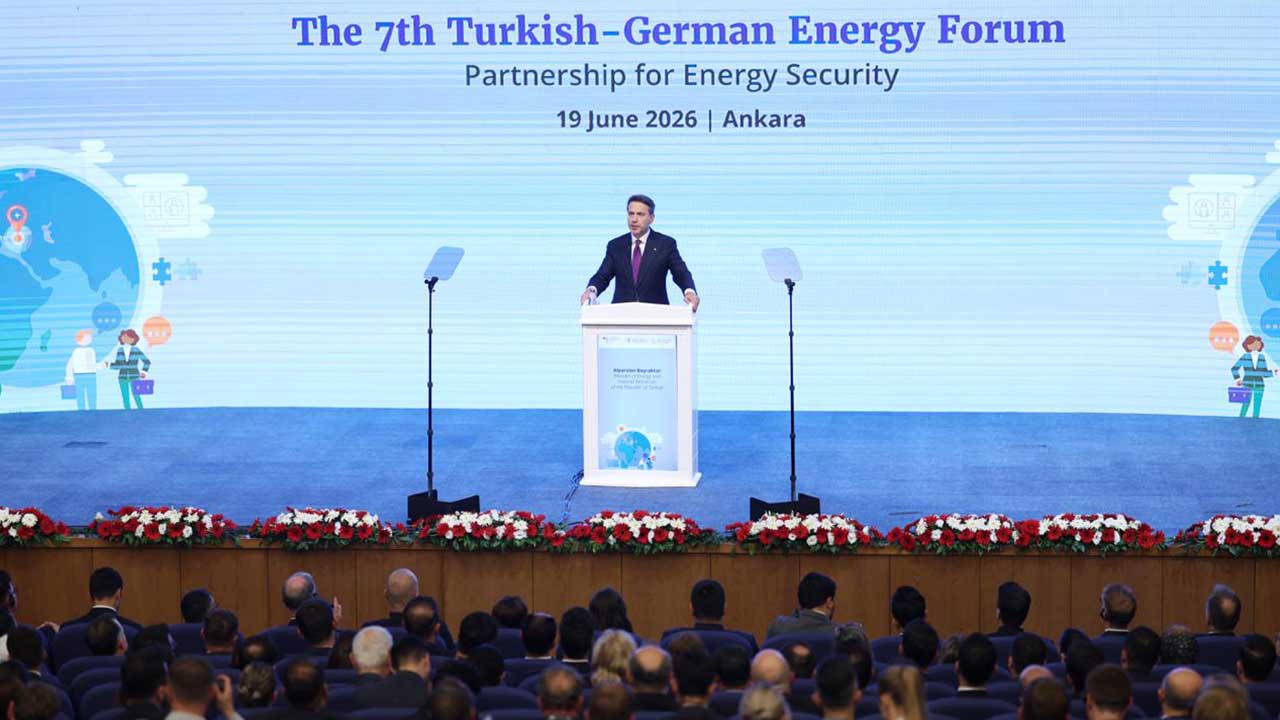 Foto - Bakan Bayraktar yılsonunu işaret etti! Türkiye bedava enerjiye doyacak