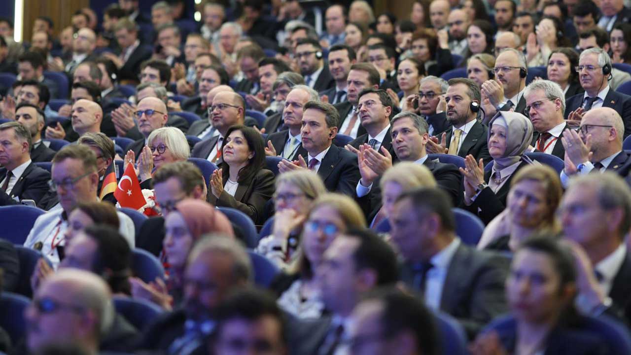 Foto - Bakan Bayraktar yılsonunu işaret etti! Türkiye bedava enerjiye doyacak