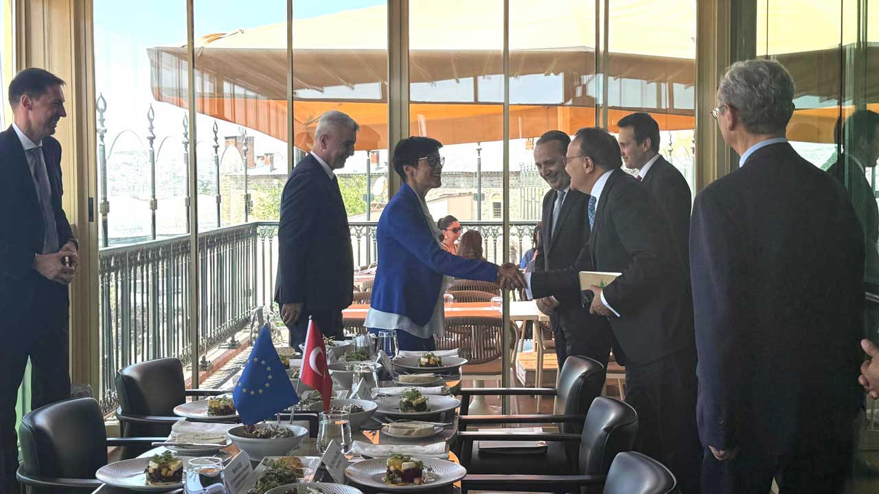 Foto - Bakan Bolat: Artan ilişkiler vizesiz hayatı gerekli kılıyor! AB ile vizesiz hayatın zamanı geldi