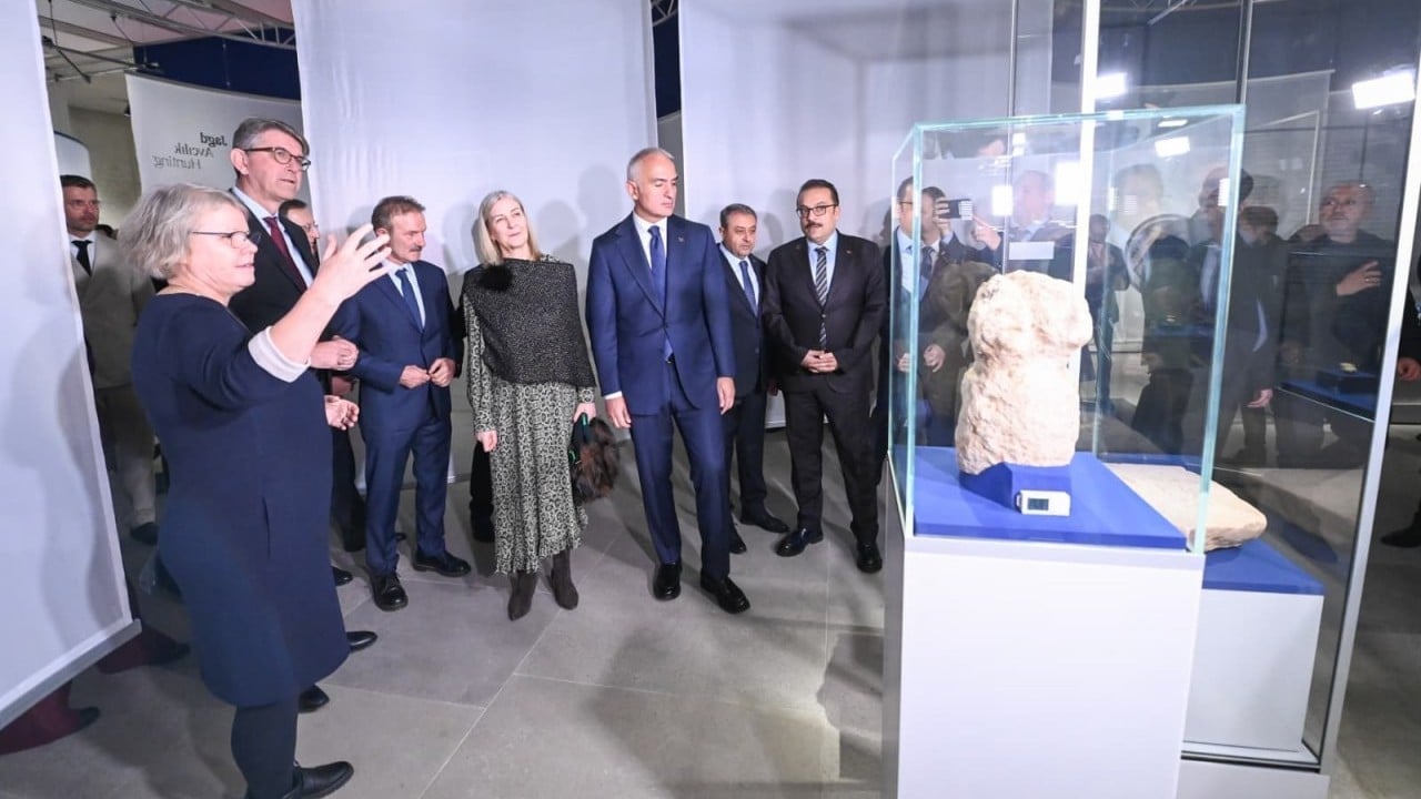 Foto - Bakan Ersoy 12 bin yıllık tarihi Avrupa'nın kalbine taşıdı