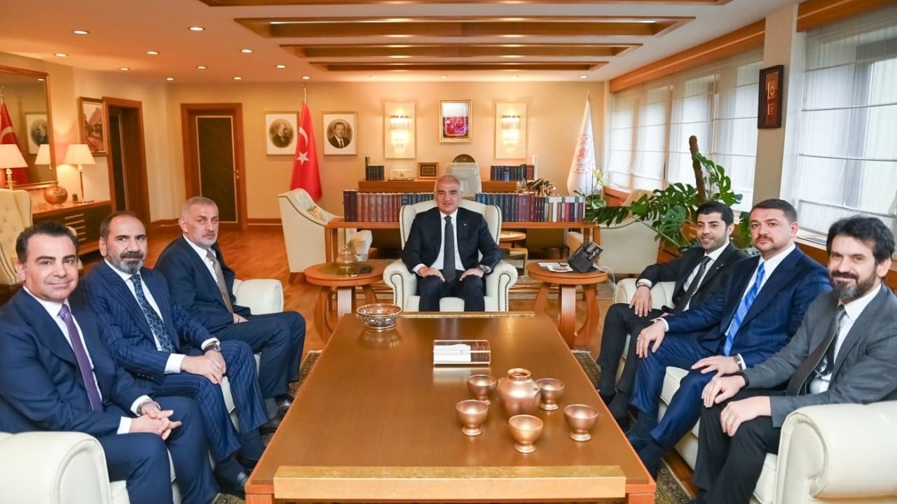 Foto - Bakan Ersoy müjdeyi verdi: Milli takımın gücü turizm tanıtımına yansıyacak!