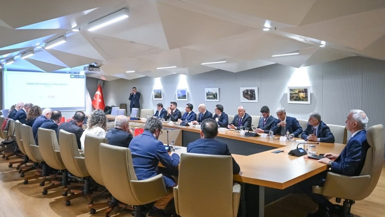 Foto - Bakan Ersoy'dan 2026 turizmi için kritik toplantı: Büyüme için ortak akıl vurgusu...