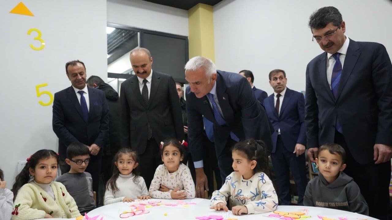 Foto - Bakan Ersoy'dan Batman'a kültür hamlesi: 3 yeni kütüphane daha...