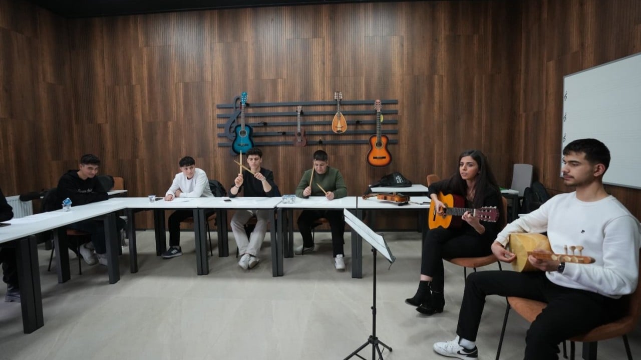 Foto - Bakan Ersoy'dan Batman'a kültür hamlesi: 3 yeni kütüphane daha...