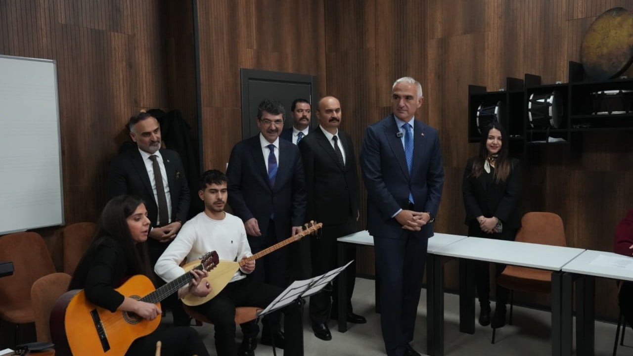 Foto - Bakan Ersoy'dan Batman'a kültür hamlesi: 3 yeni kütüphane daha...