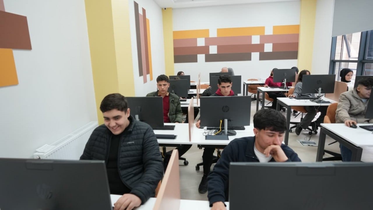 Foto - Bakan Ersoy'dan Batman'a kültür hamlesi: 3 yeni kütüphane daha...