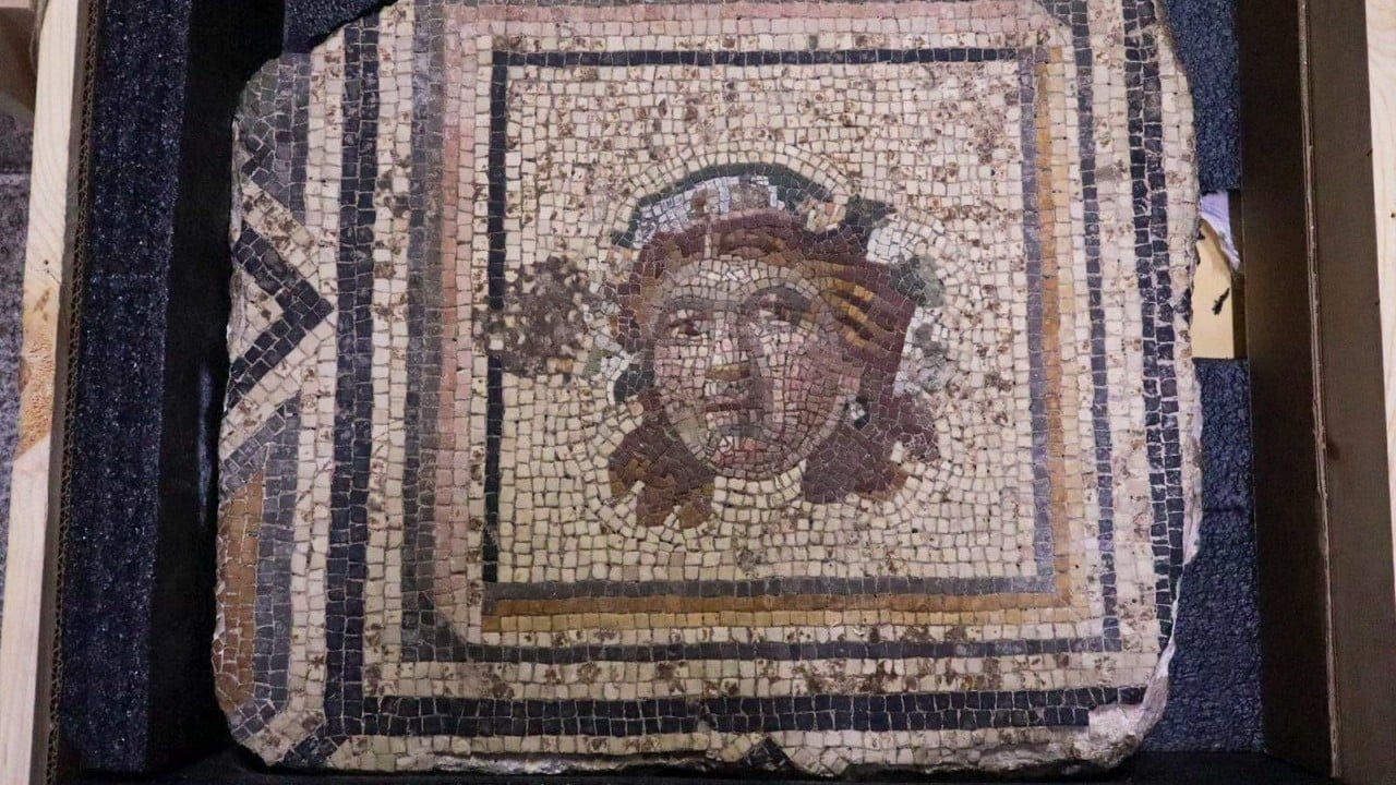 Foto - Bakan Ersoy'dan Zeugma müjdesi! 'Çingene Kızı' mozağinin kayıp paneli yıllar sonra yeniden Türkiye’de