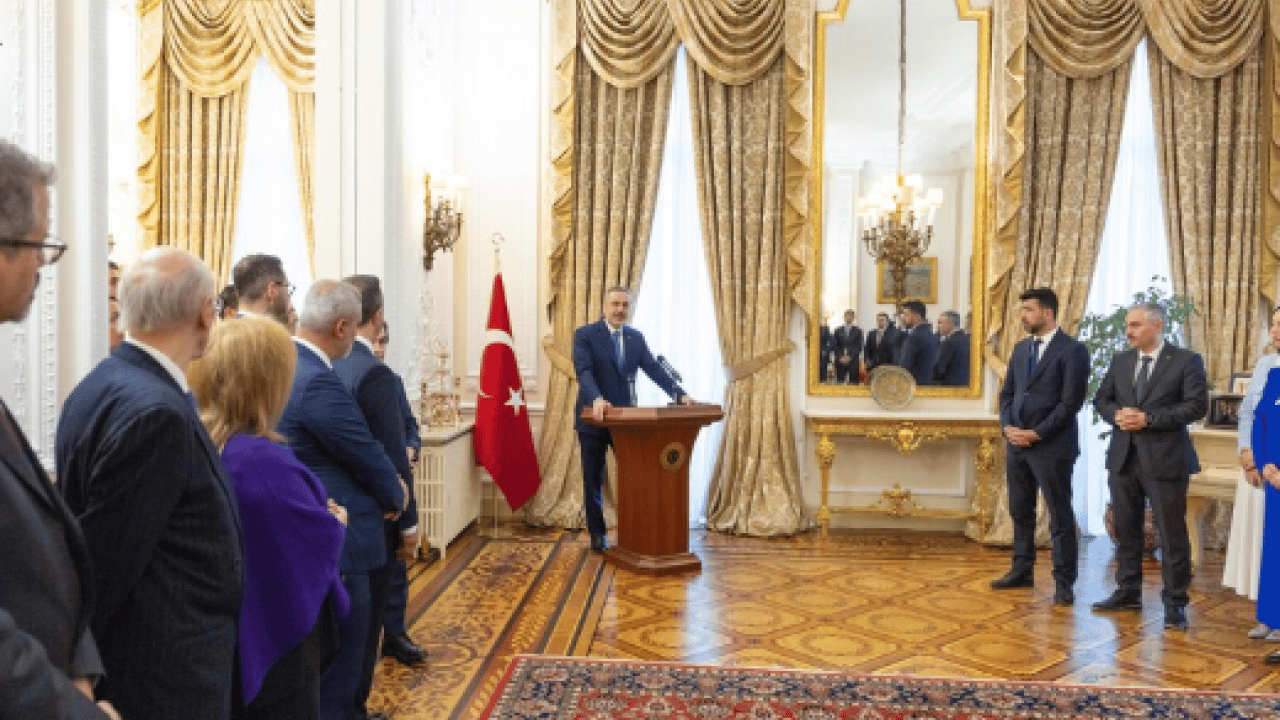 Foto - Bakan Fidan’ın ziyaretinde sürpriz isim: Türk iş adamlarıyla buluştu