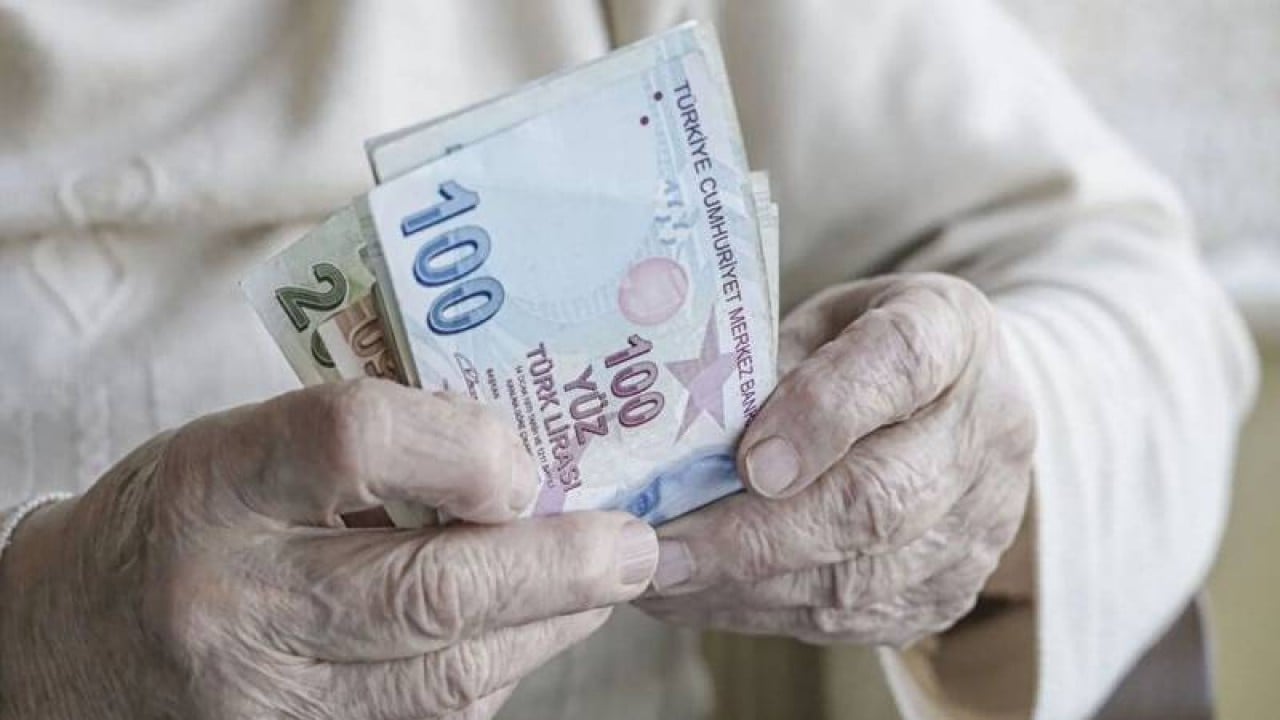 Bakan Göktaş duyurdu! Nisan ayı yaşlı ve engelli aylıkları hesaplara yatırılmaya başlandı