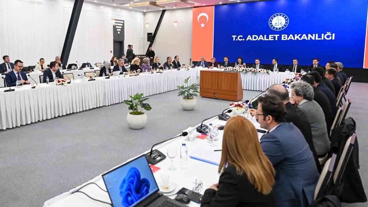 Foto - Bakan Gürlek TBMM komisyon üyelerini kabul etti: Suça sürüklenen çocuklar konusunda yasal düzenlemeler yapacağız