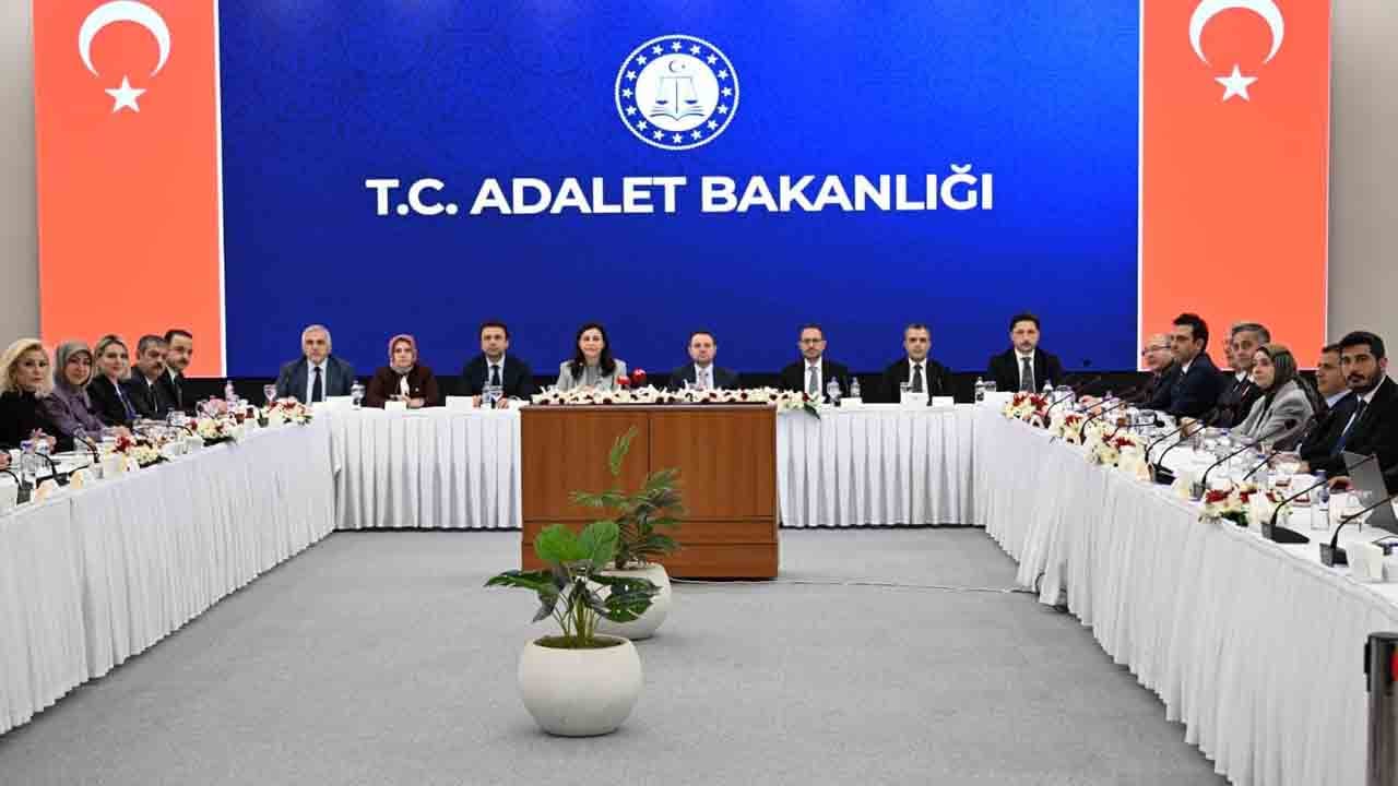 Foto - Bakan Gürlek TBMM komisyon üyelerini kabul etti: Suça sürüklenen çocuklar konusunda yasal düzenlemeler yapacağız
