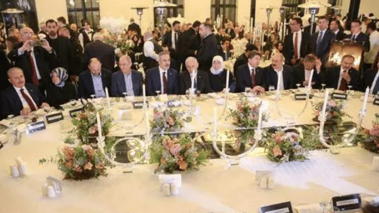 Foto - Ak Partilileri bir araya getiren nikah: Hakan Fidan şahitlik yaptı!