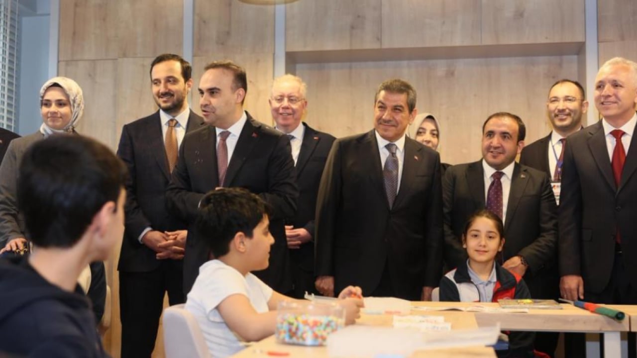 Foto - Bakan Kacır, müjdeyi Esenler'den verdi: TEKNOFEST kuşağı için dev yatırım