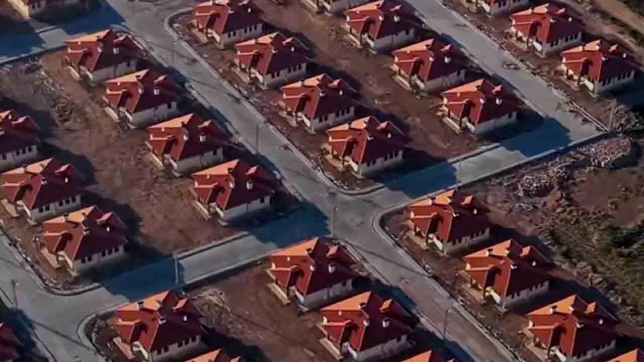 Foto - Bakan Kurum Hatay’daki Türkiye’nin ilk kırsal uydu kentini paylaştı: Hatay’ın her bir köşesine ektiğimiz umut yeşerdi