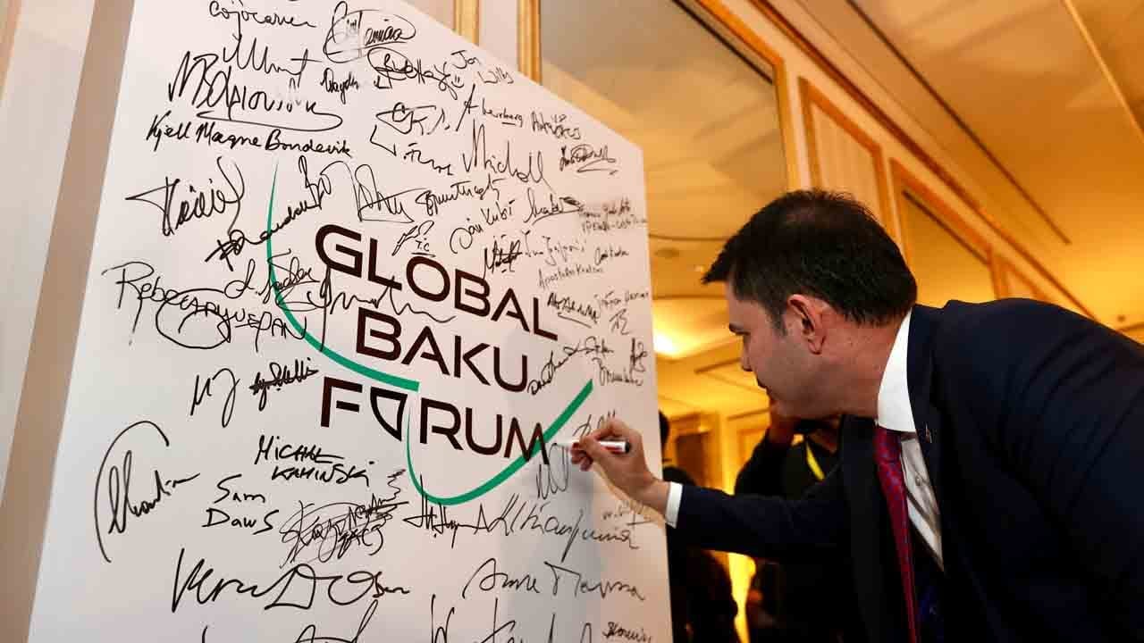 Foto - Bakan Kurum, Küresel Bakü Forumu’nda konuştu: Sıfır atık uygulamalarını Antalya’da da işleyeceğiz