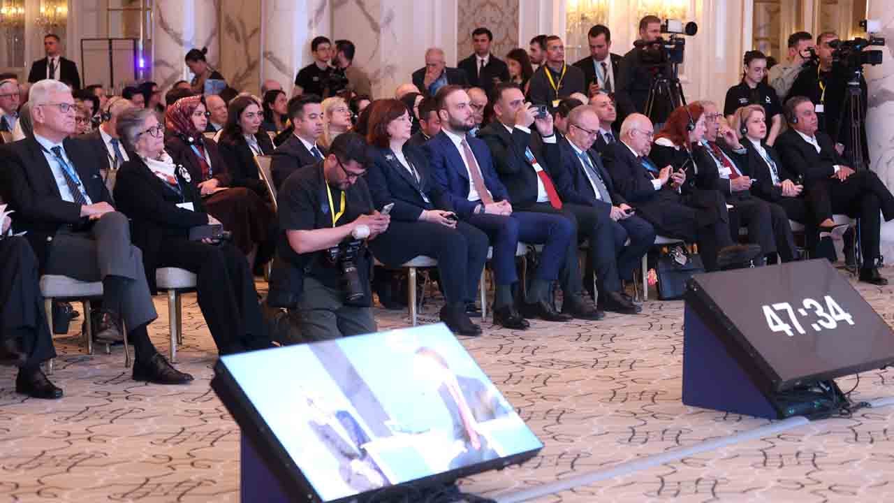 Foto - Bakan Kurum, Küresel Bakü Forumu’nda konuştu: Sıfır atık uygulamalarını Antalya’da da işleyeceğiz