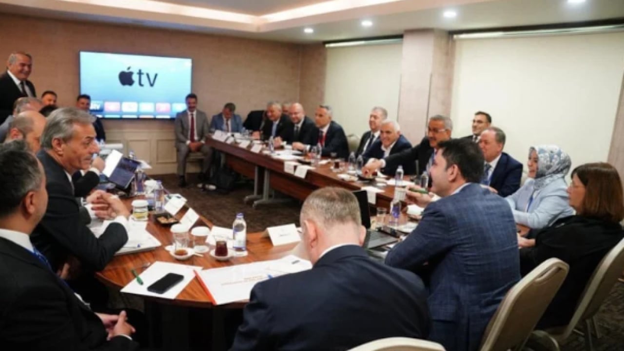 Foto - Bakan Kurum’dan vizyon projelere dev destek: AK Parti zirvesinde önemli kararlar alındı