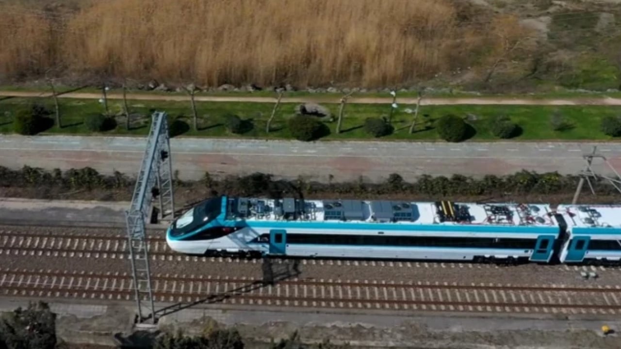 Foto - Bakan müjdeyi duyurdu: Saatte 225 kilometre hıza ulaştı