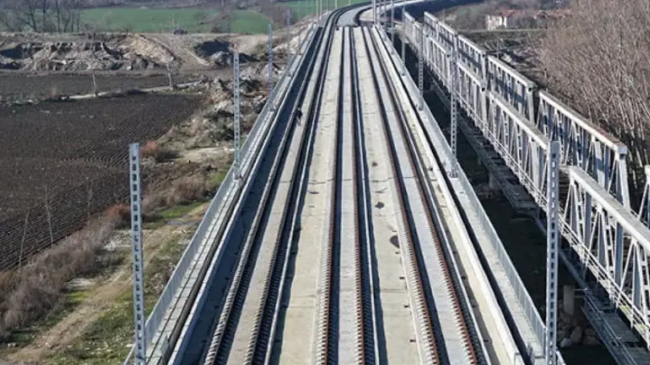 Foto - Bakan müjdeyi duyurdu: Yolculuk 4 saatten 1,5 saate düşecek!