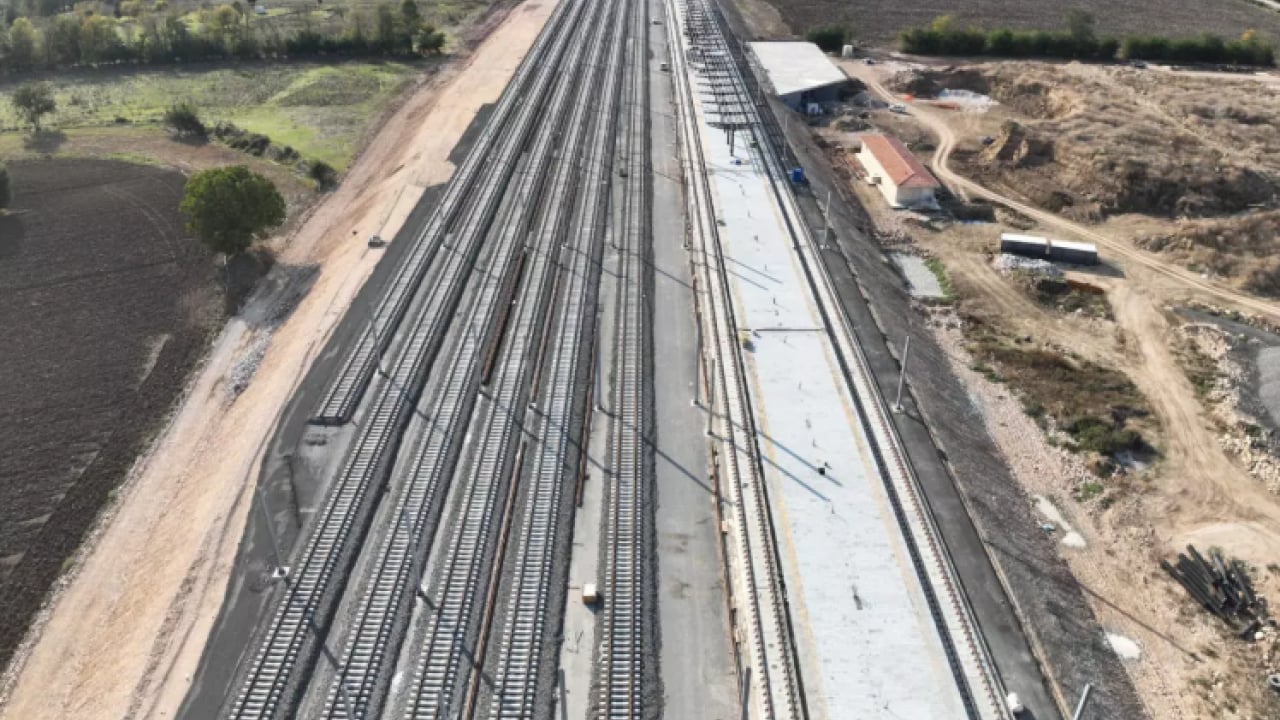 Foto - Bakan müjdeyi verdi: Bir ile daha hızlı tren geliyor!