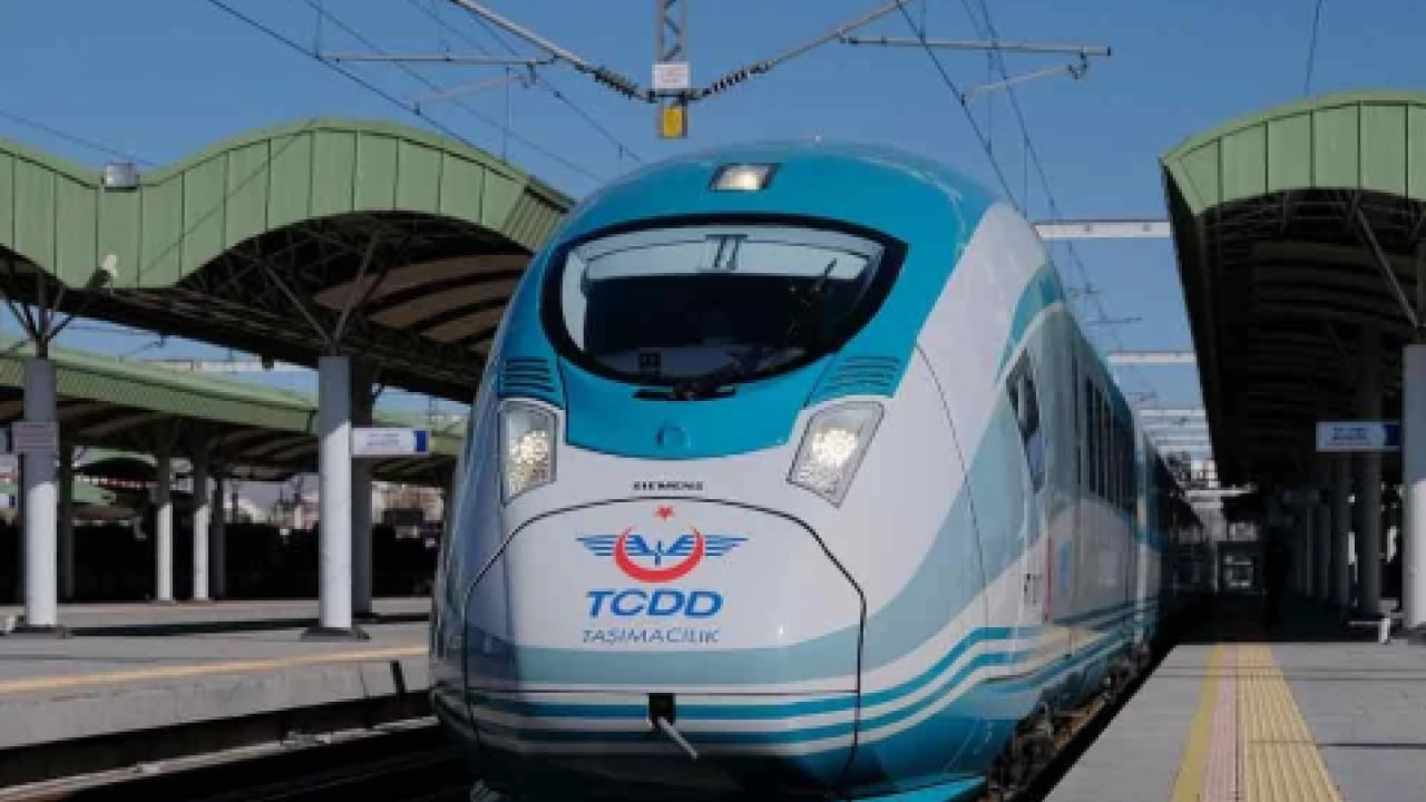 Foto - Bakan müjdeyi verdi: Bir ile daha hızlı tren geliyor!