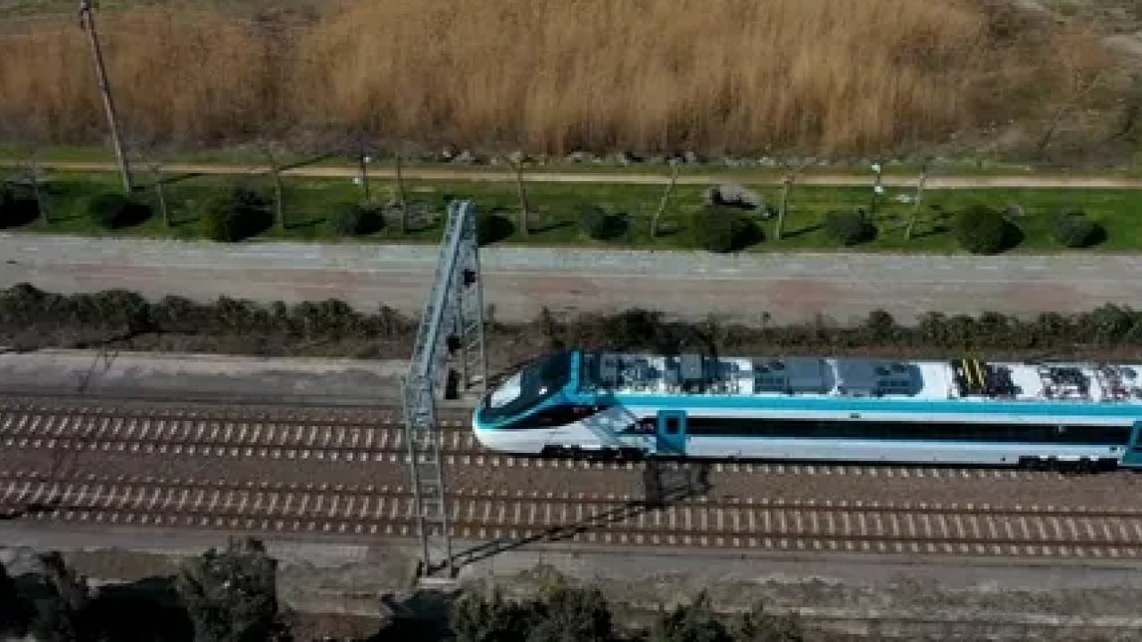 Foto - Bakan Uraloğlu duyurdu: Yerli hızlı trende rekor hız! Saatte 225 kilometreye çıktı