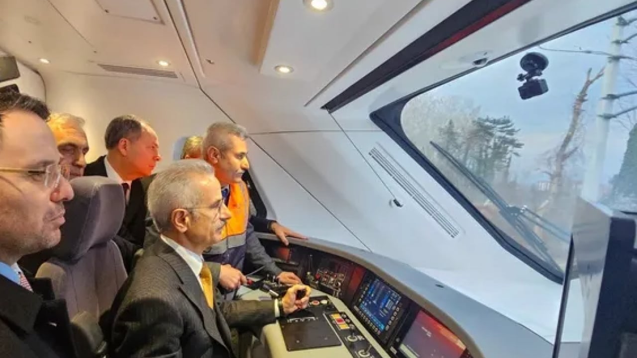 Foto - Bakan Uraloğlu duyurdu: Yerli hızlı trende rekor hız! Saatte 225 kilometreye çıktı