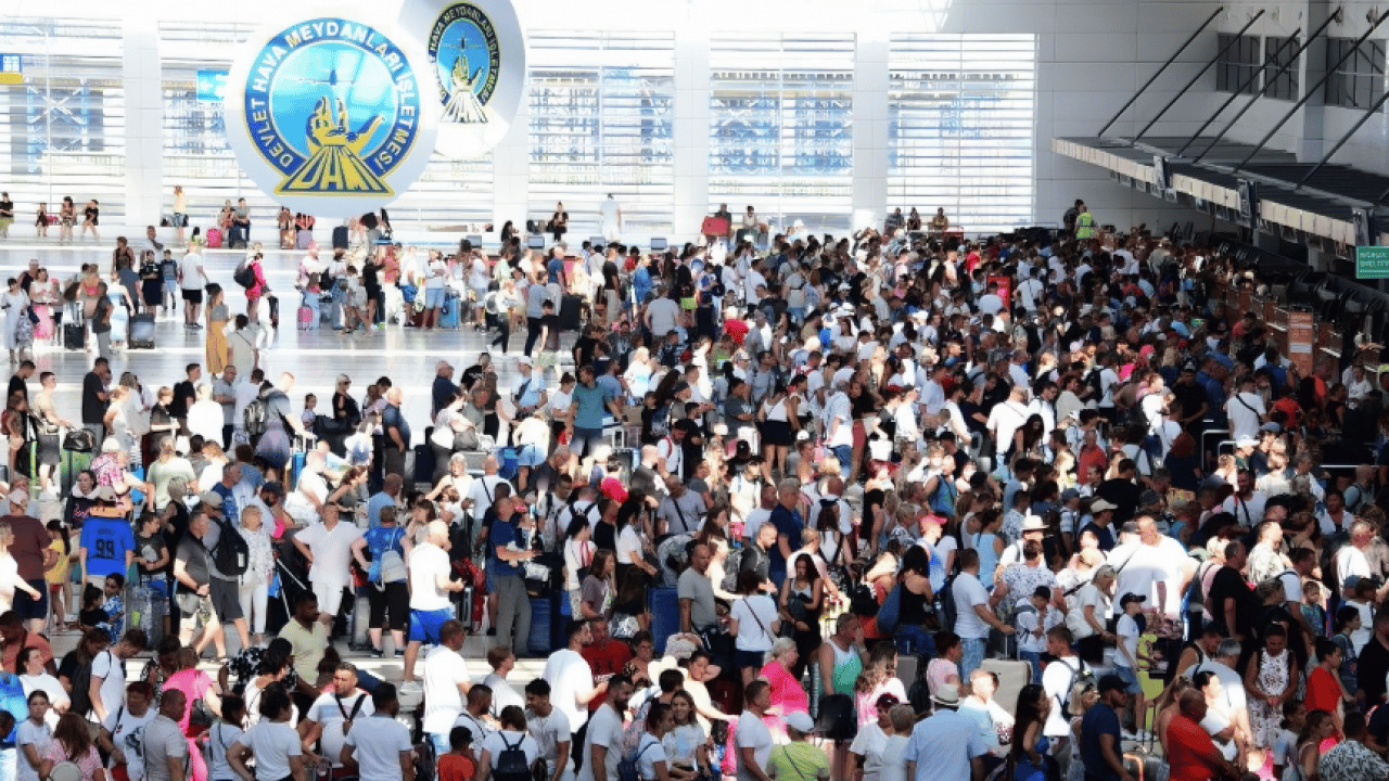 Foto - Bakan Uraloğlu rakamları paylaştı: Türk hava sahası yıla rekorla başladı!