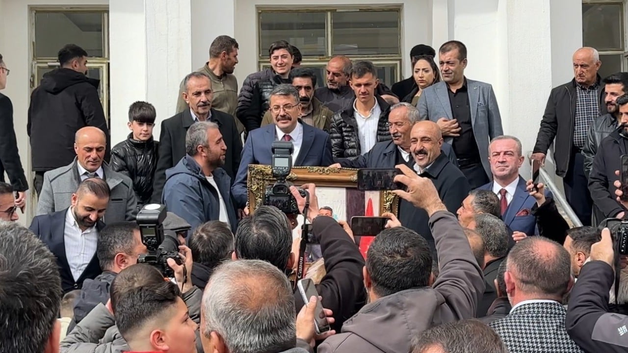 Foto - Bakan yardımcılığına atandı... Vali Çelik'e duygusal veda