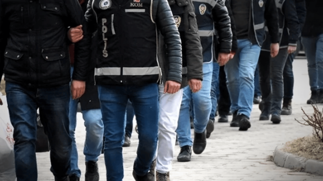 Foto - Bakan Yerlikaya duyurdu: Milyarlık vurgun yapan tefeci ve dolandırıcılara darbe! 61 gözaltı