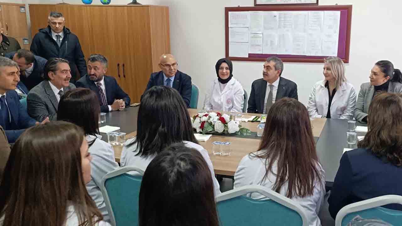 Foto - Bakan Yusuf Tekin’den yarıyıl tatili mesajı: Milyonlarca öğrencinin karne heyecanı